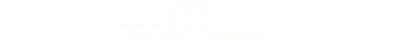 Eileen Gray VASE, PIÈCE UNIQUE, VERS 1920 A UNIQUE PINE AND LACQUER VASE, CIRCA 1920 © DAmiEn Perronnet pour ArtDigitalStudio